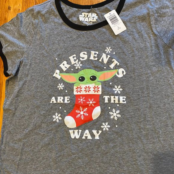 Torrid Star Wars Holiday Tee NWT Mandalorian Grogu Baby Yoda - Picture 2 of 3